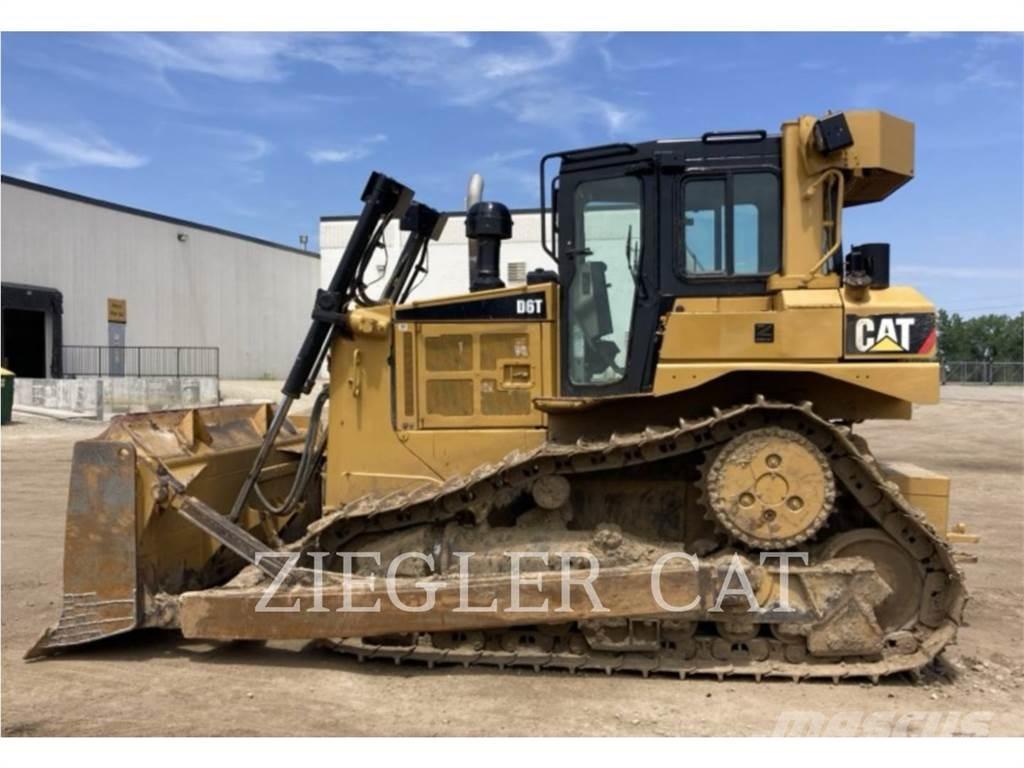 CAT D6T Telaketjupuskutraktorit