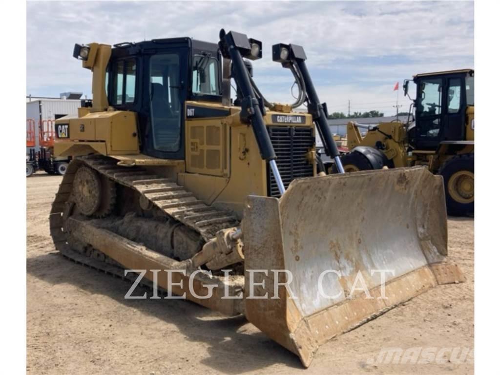 CAT D6T Telaketjupuskutraktorit