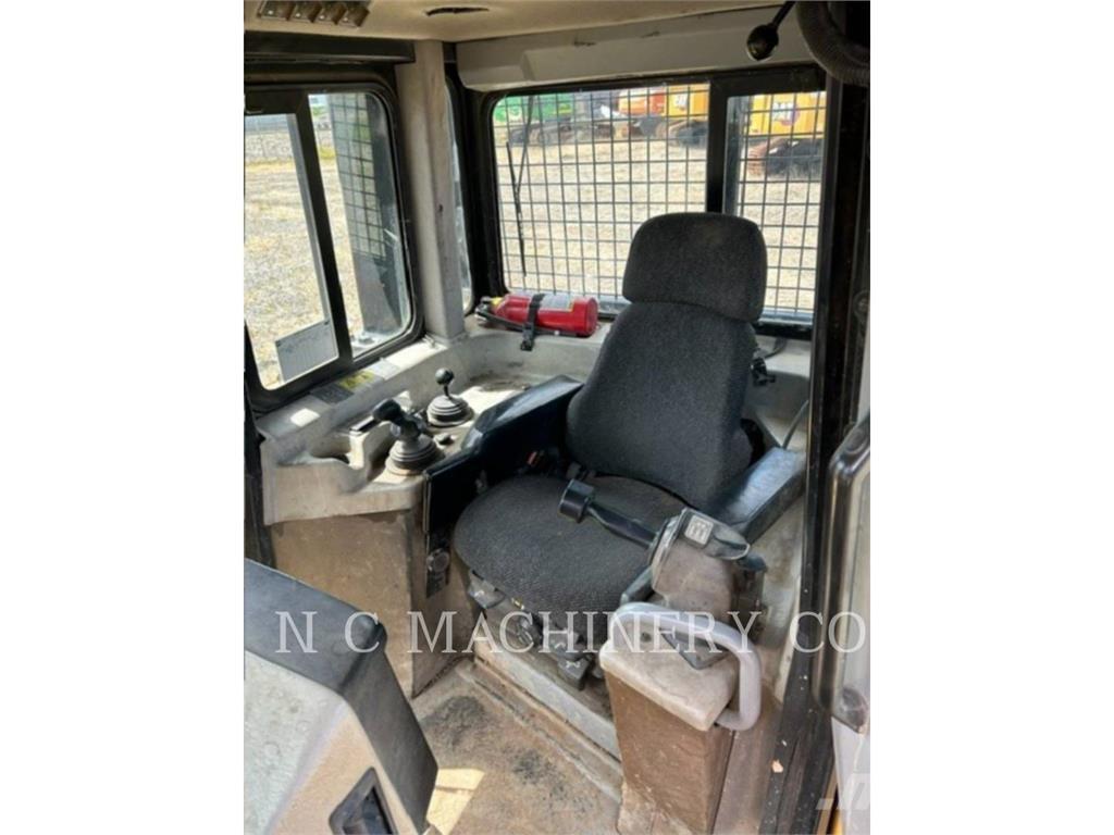 CAT D6T Telaketjupuskutraktorit