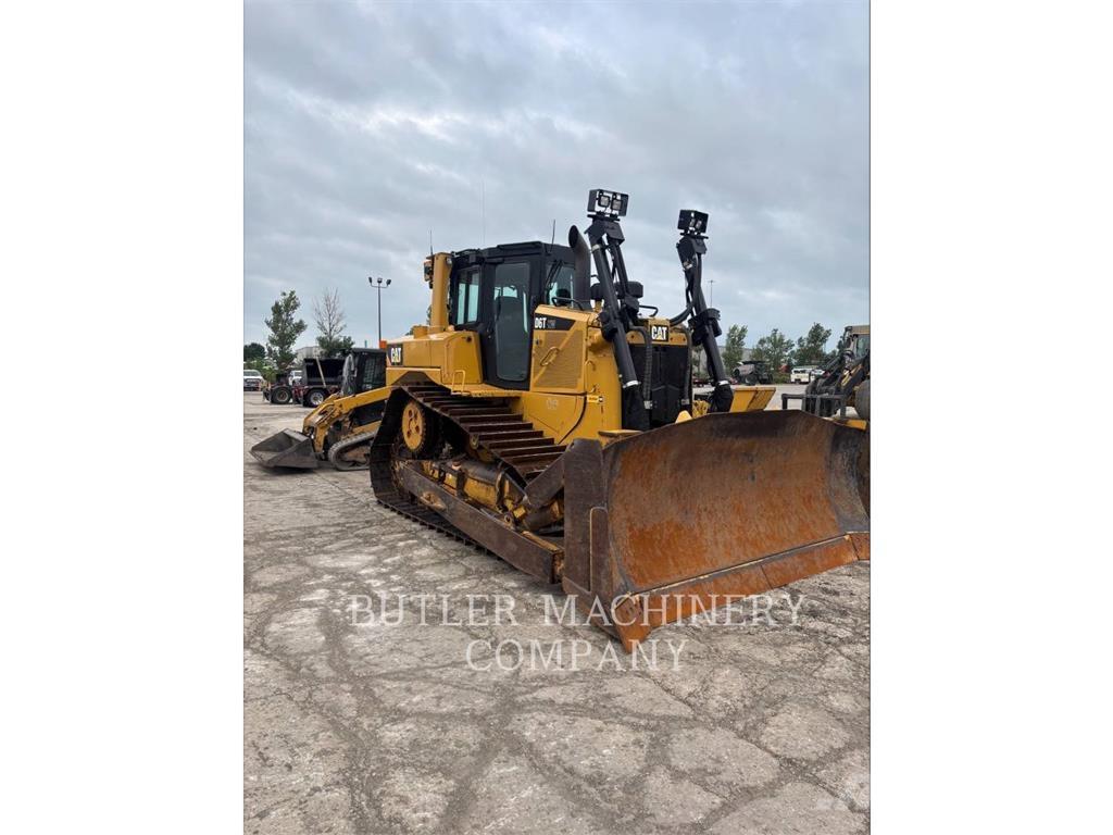 CAT D6T Telaketjupuskutraktorit