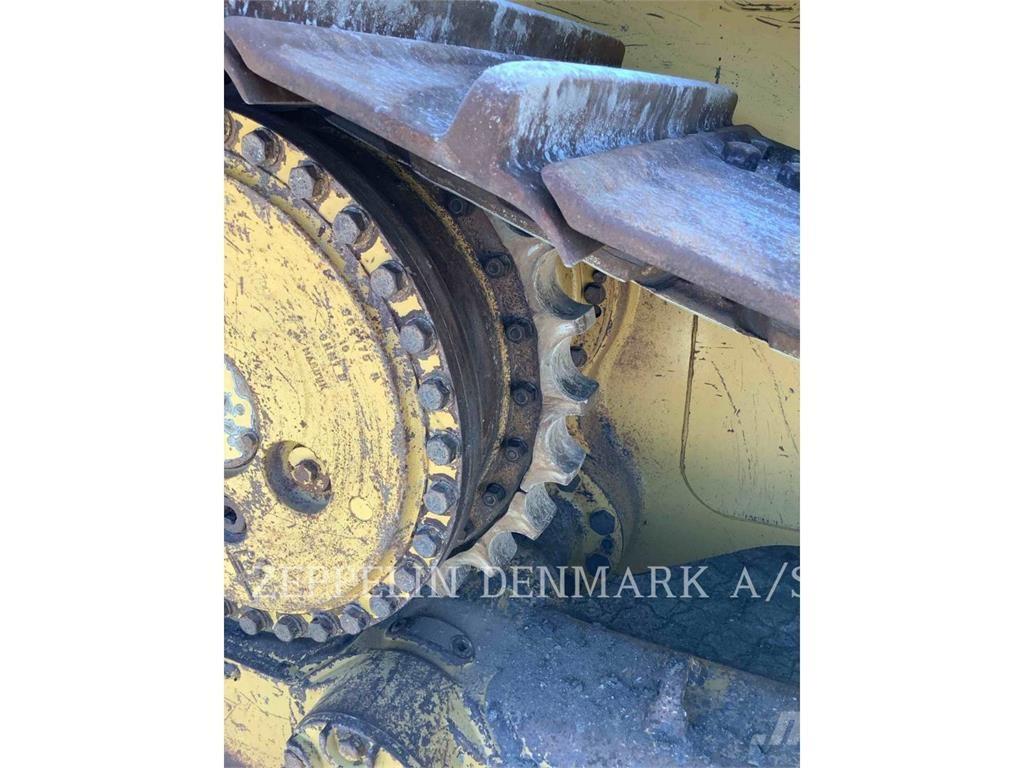CAT D6T Telaketjupuskutraktorit