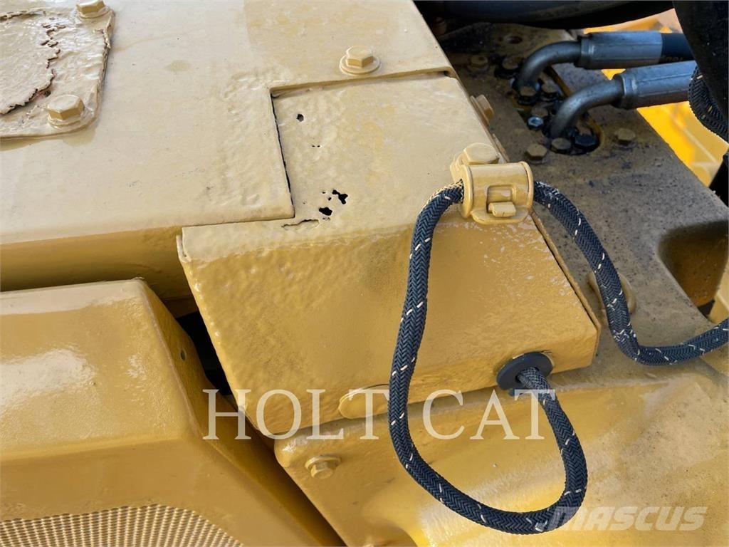 CAT D6T Telaketjupuskutraktorit