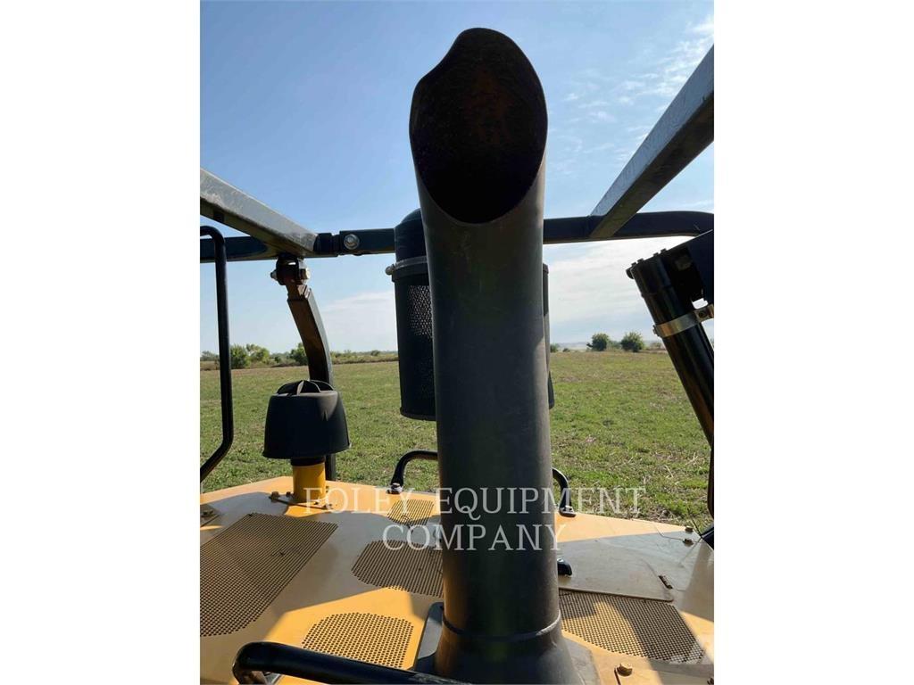 CAT D6T Telaketjupuskutraktorit