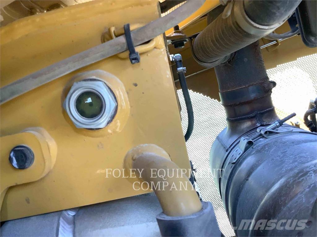 CAT D6T Telaketjupuskutraktorit