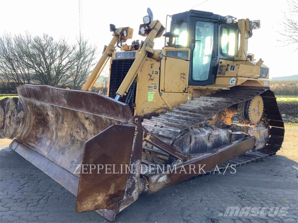 CAT D6T Telaketjupuskutraktorit