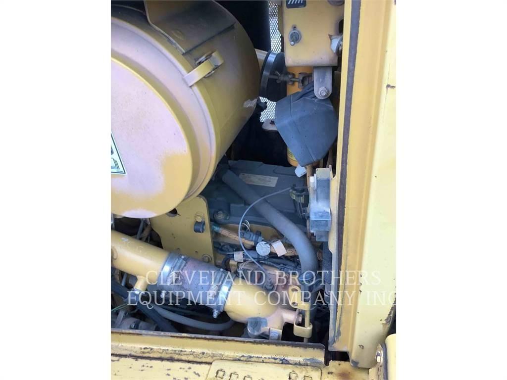 CAT D6T XW Telaketjupuskutraktorit