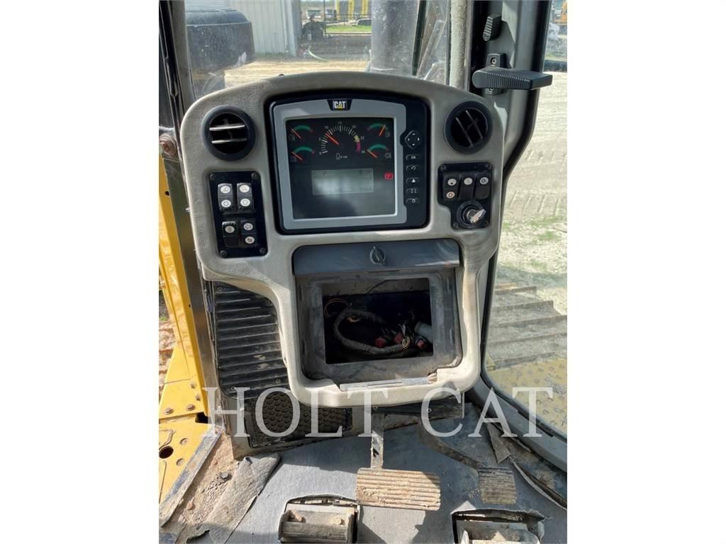 CAT D6T XWVPRI Telaketjupuskutraktorit
