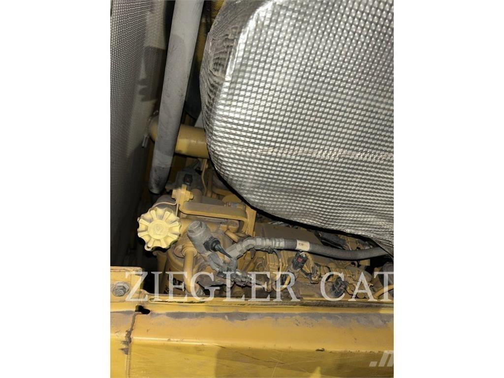 CAT D6T4FLGPA Telaketjupuskutraktorit