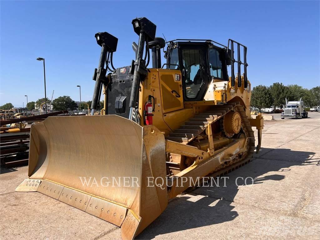 CAT D7 Telaketjupuskutraktorit