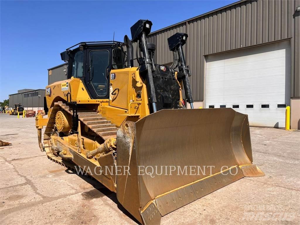 CAT D7 Telaketjupuskutraktorit