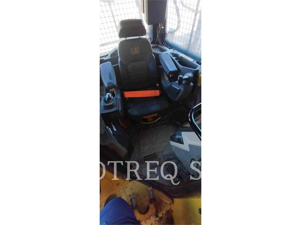CAT D7 Telaketjupuskutraktorit
