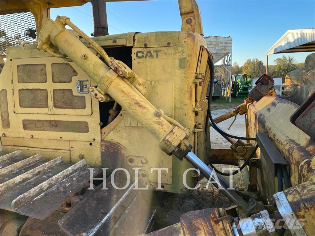 CAT D7 Telaketjupuskutraktorit