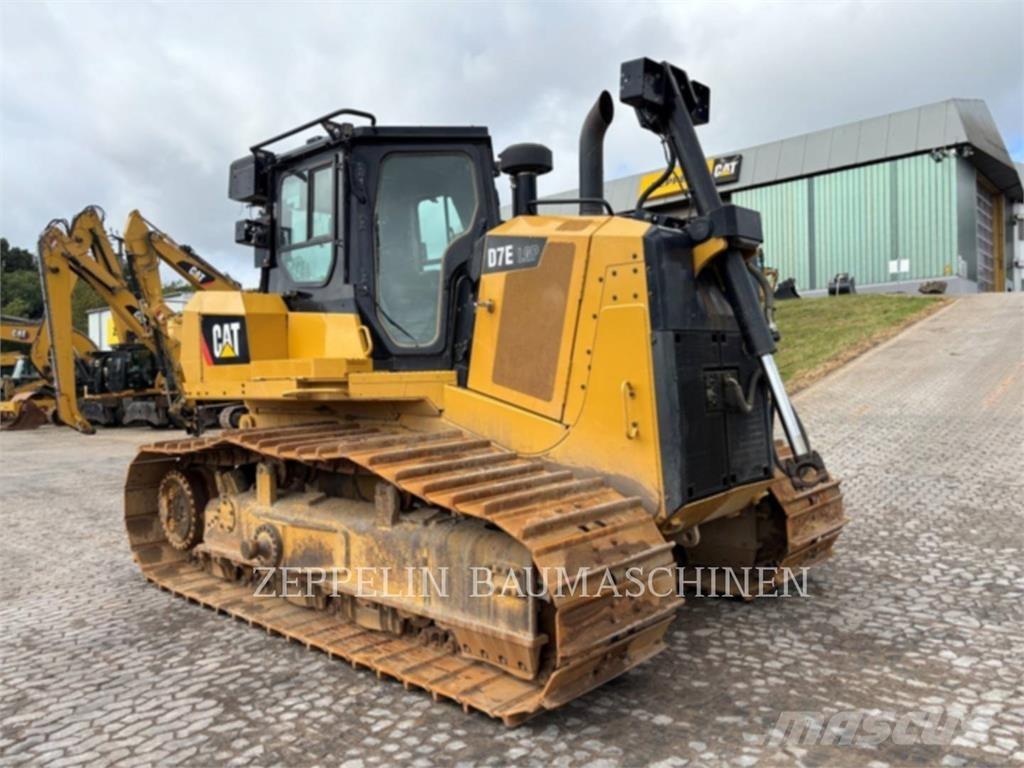 CAT D7E Telaketjupuskutraktorit