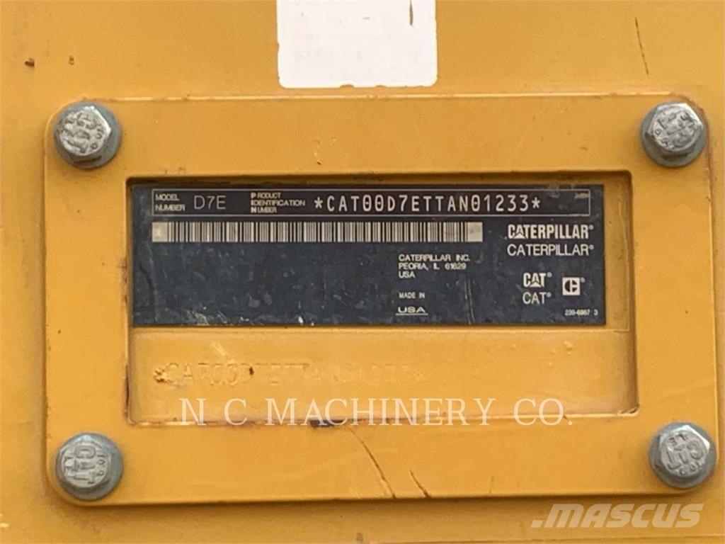 CAT D7E Telaketjupuskutraktorit