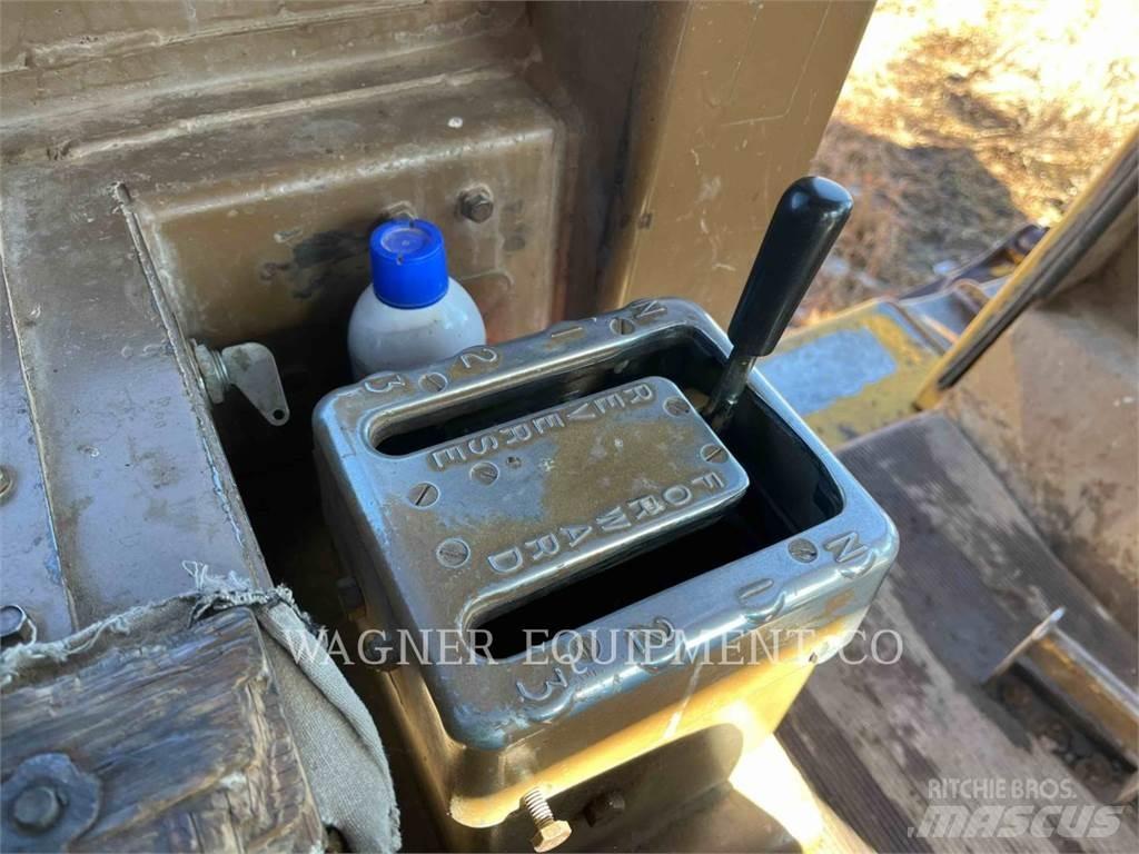 CAT D7G Telaketjupuskutraktorit