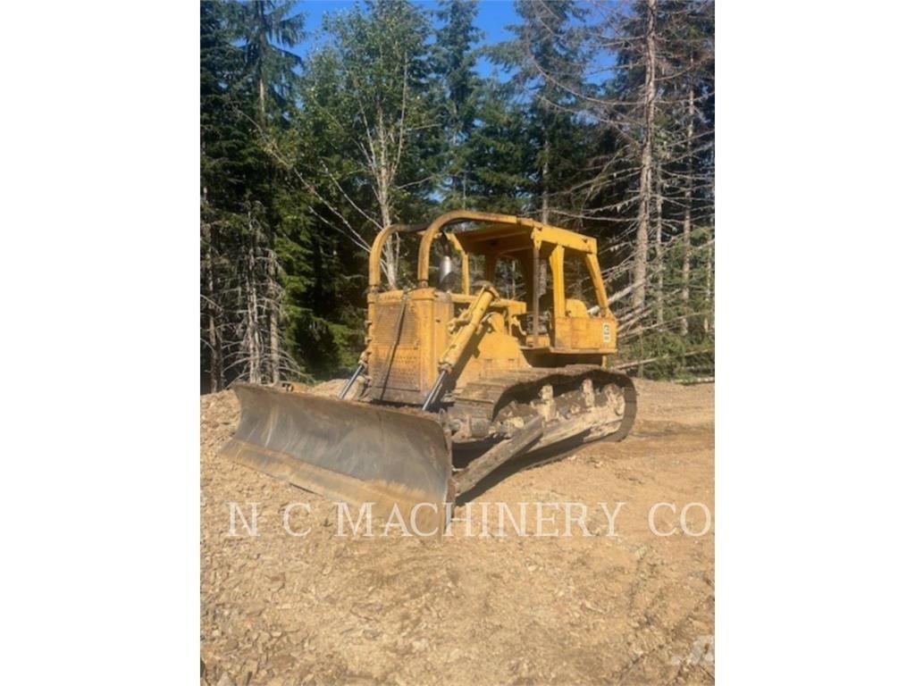 CAT D7G Telaketjupuskutraktorit