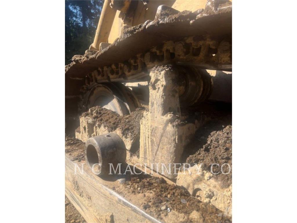CAT D7G Telaketjupuskutraktorit