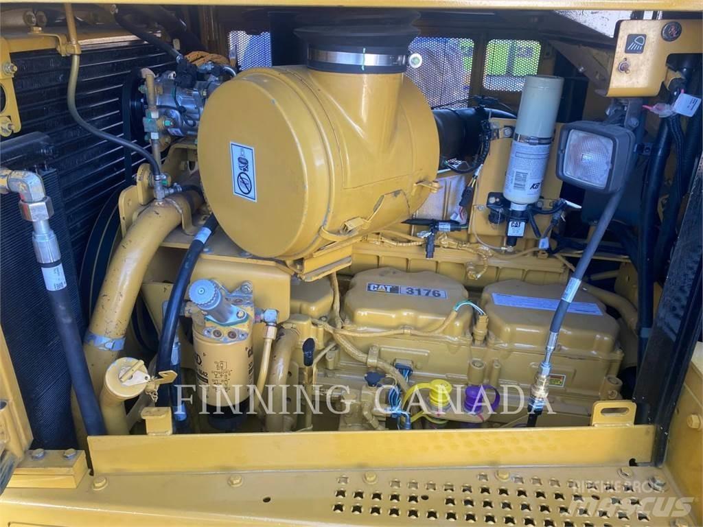 CAT D7R II Telaketjupuskutraktorit