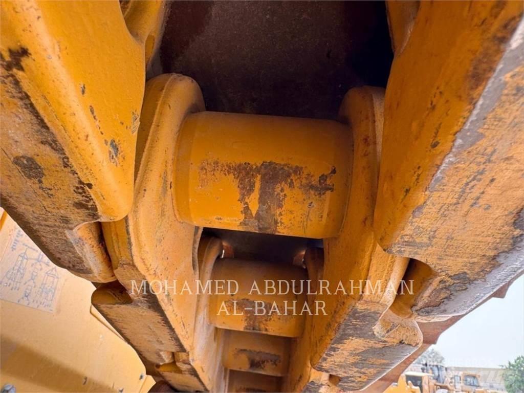 CAT D8-19 Telaketjupuskutraktorit