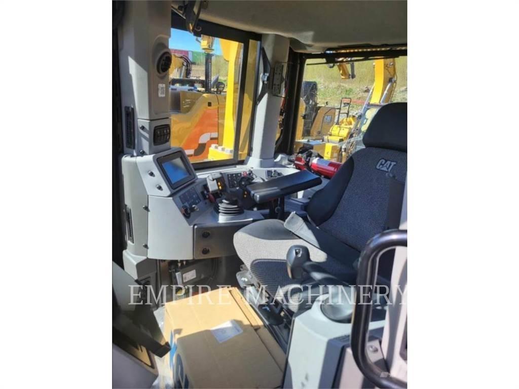 CAT D8-21 Telaketjupuskutraktorit