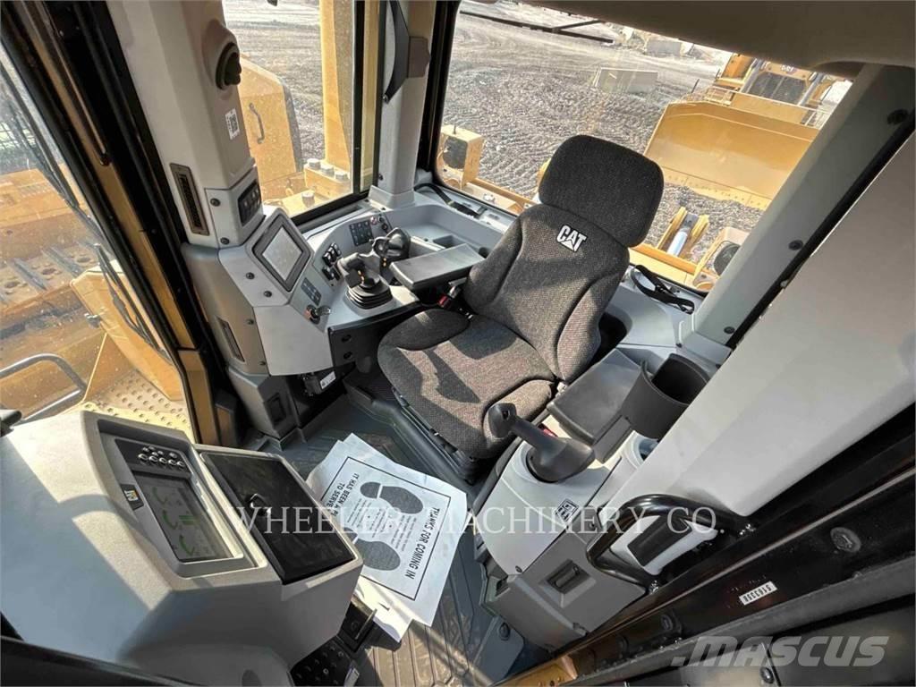 CAT D8 SU Telaketjupuskutraktorit