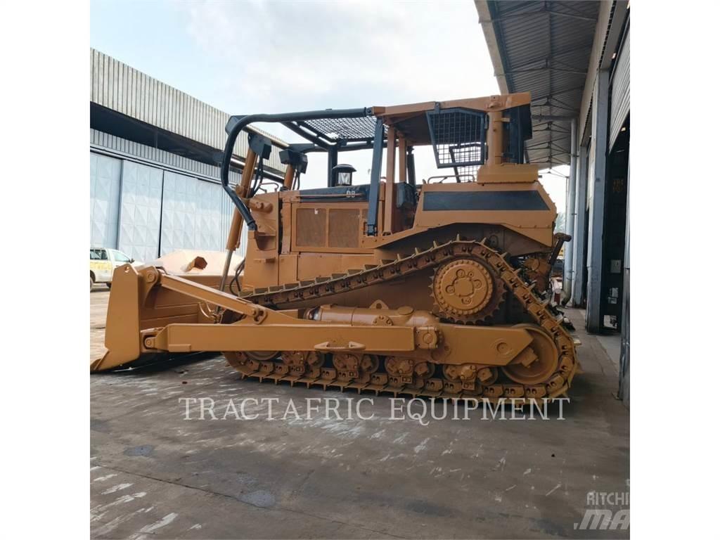 CAT D8N Telaketjupuskutraktorit