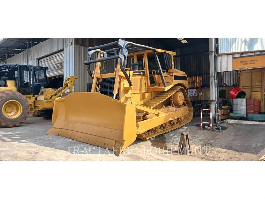 CAT D8N Telaketjupuskutraktorit