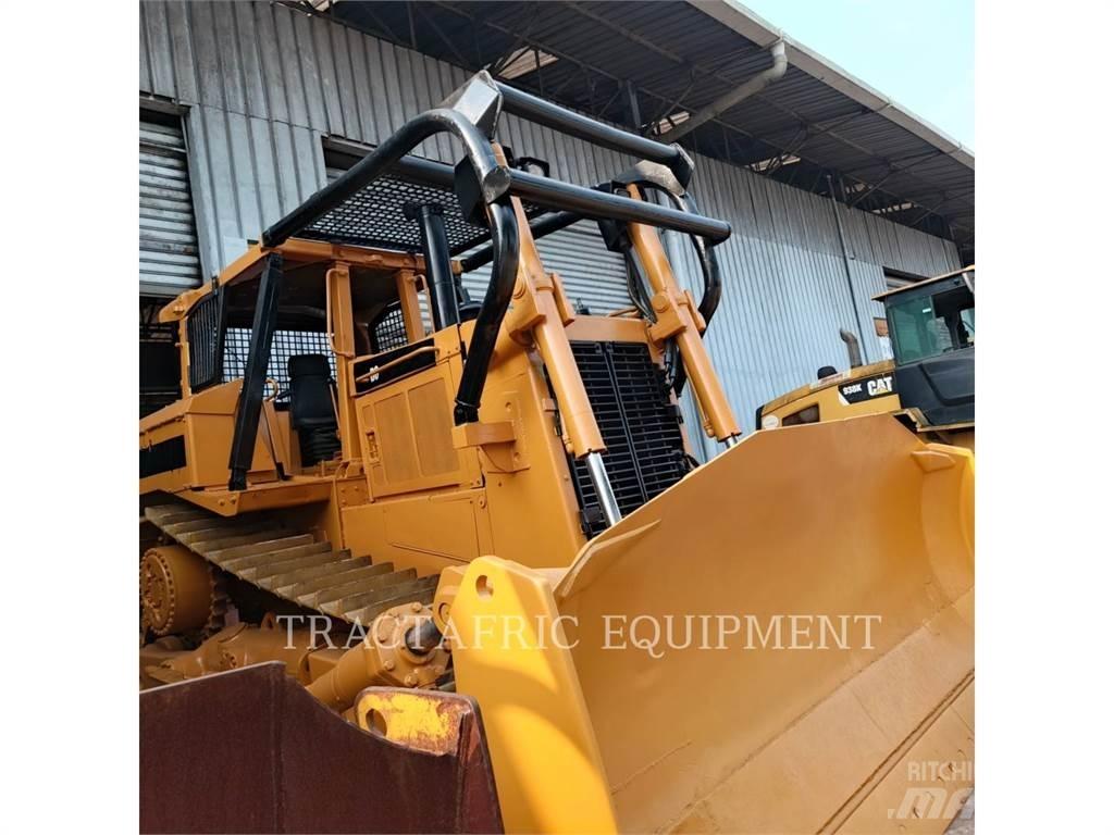 CAT D8N Telaketjupuskutraktorit