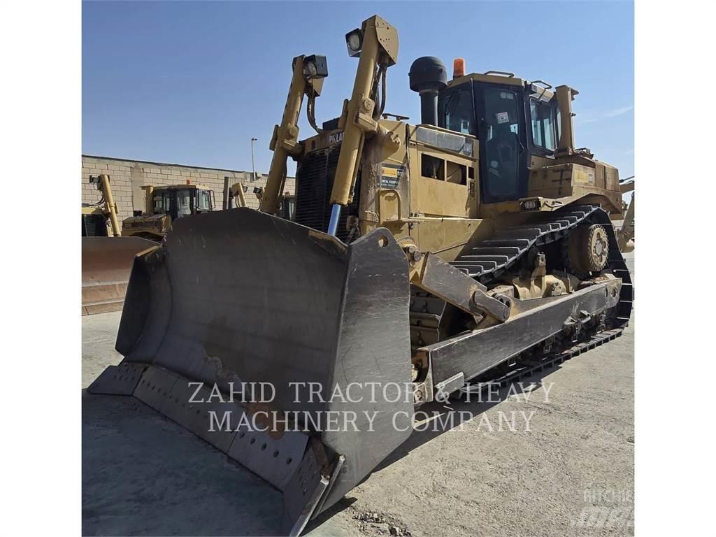 CAT D8R Telaketjupuskutraktorit