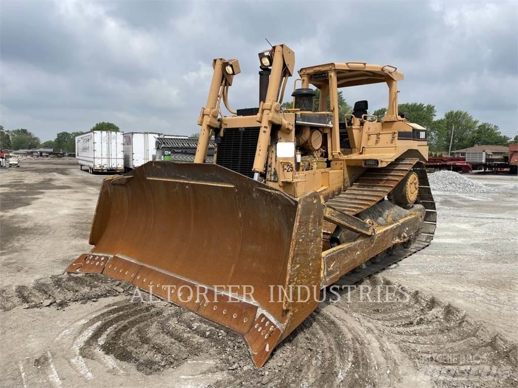 CAT D8R Telaketjupuskutraktorit