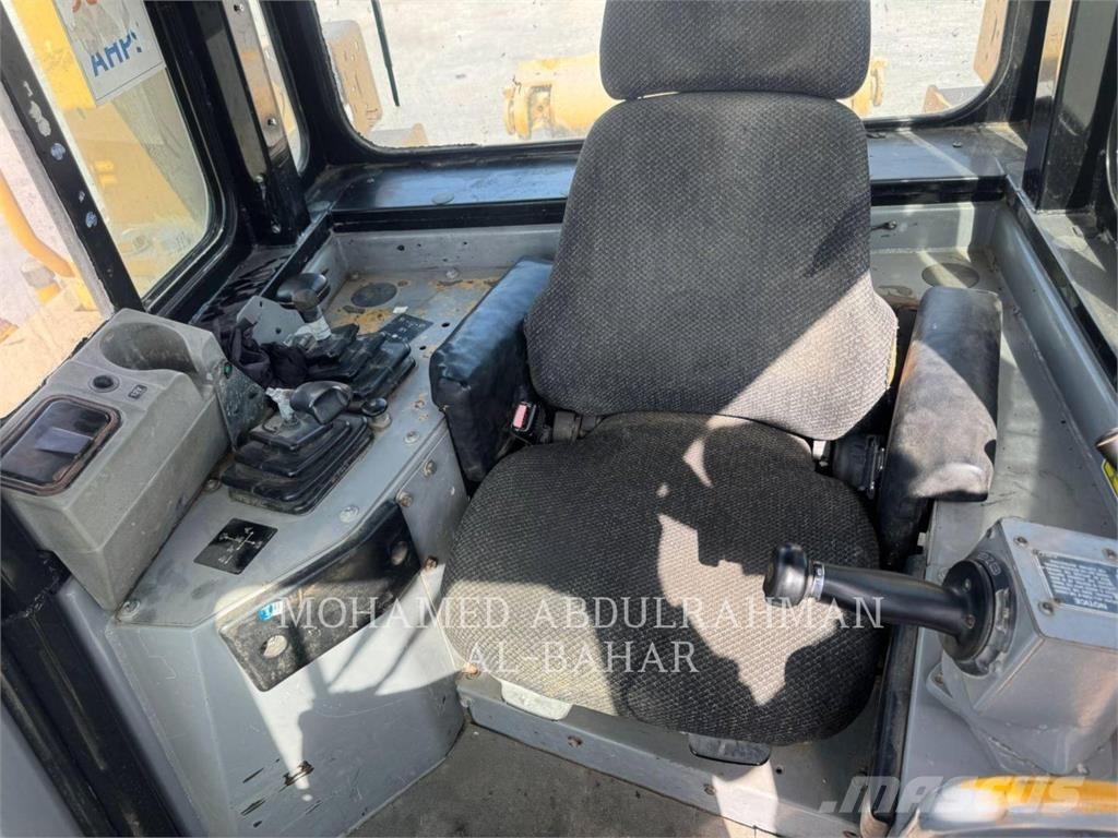 CAT D8RLRC Telaketjupuskutraktorit