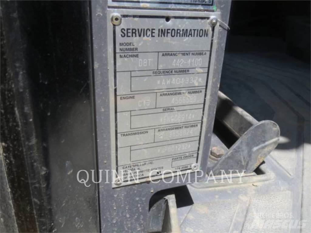 CAT D8T Telaketjupuskutraktorit