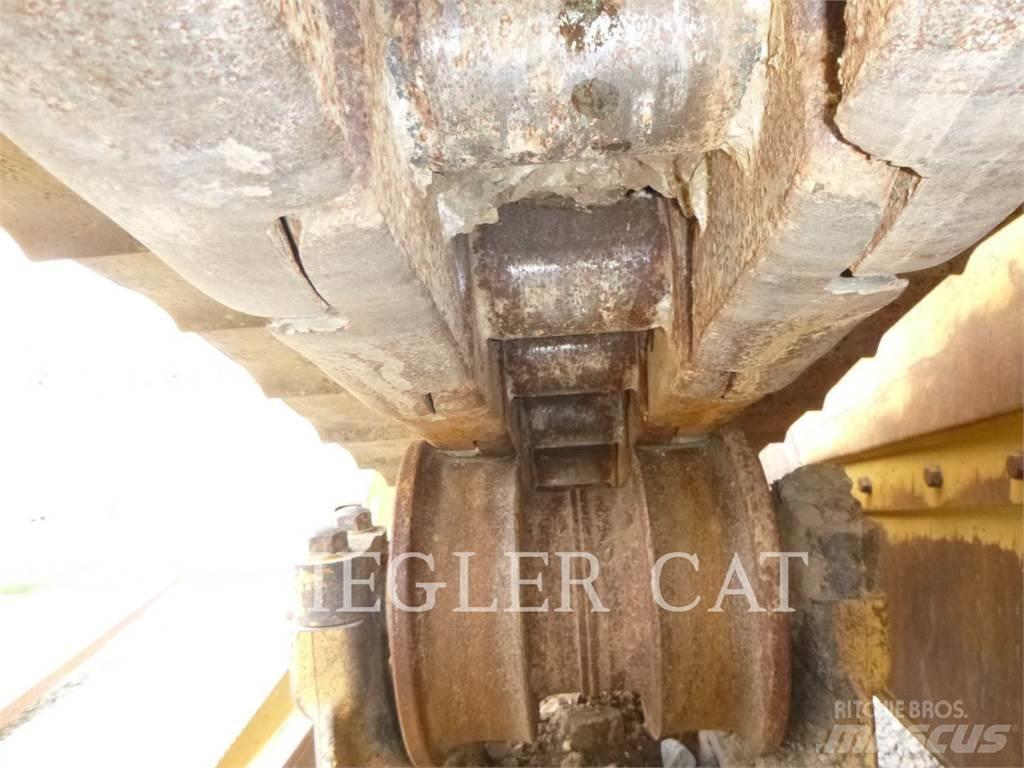 CAT D8T Telaketjupuskutraktorit