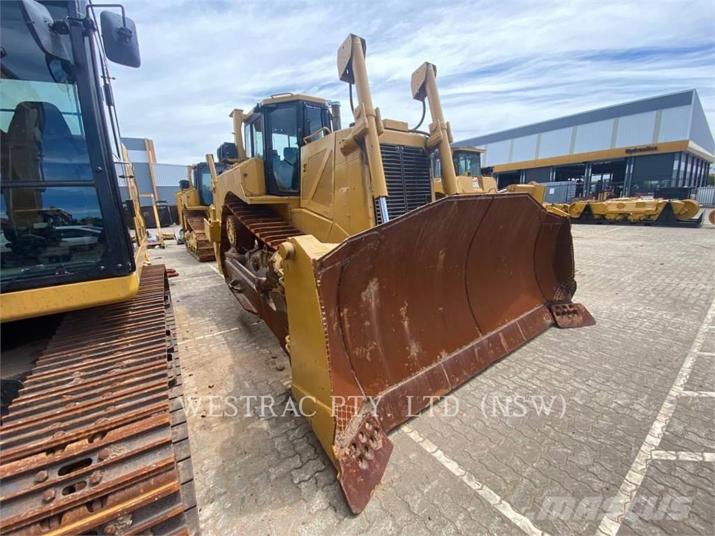 CAT D8T Telaketjupuskutraktorit