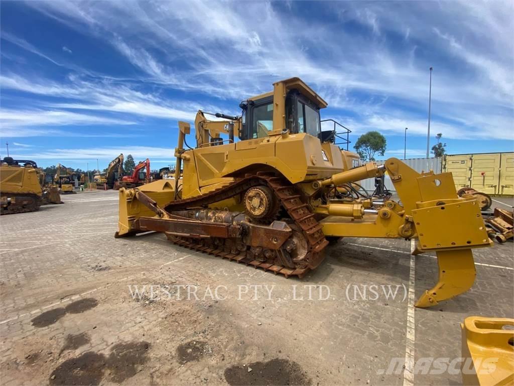CAT D8T Telaketjupuskutraktorit