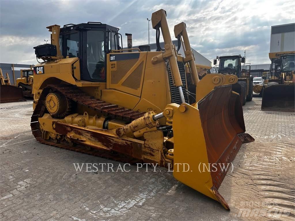 CAT D8T Telaketjupuskutraktorit
