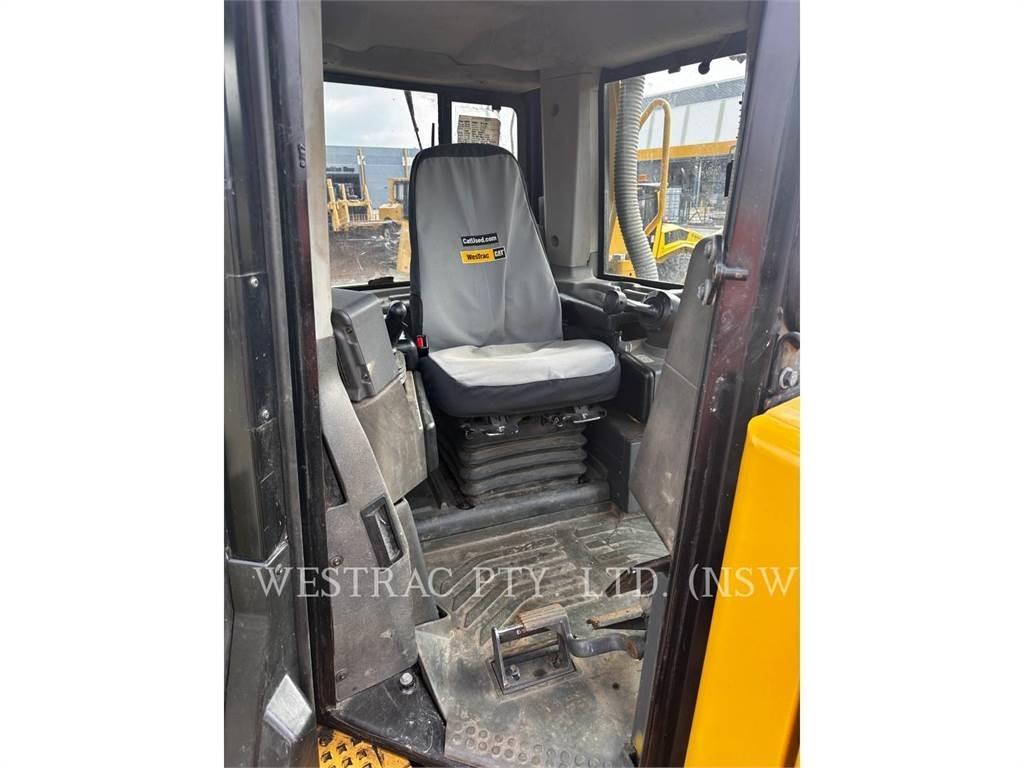 CAT D8T Telaketjupuskutraktorit