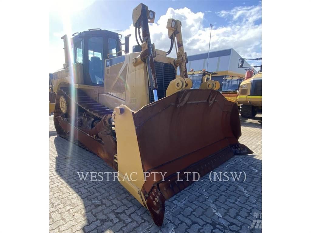 CAT D8T Telaketjupuskutraktorit