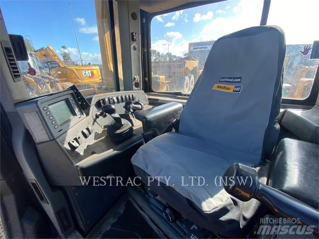 CAT D8T Telaketjupuskutraktorit