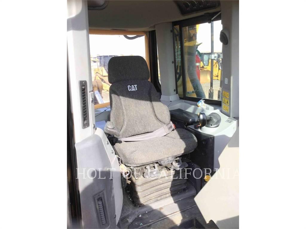 CAT D8T Telaketjupuskutraktorit