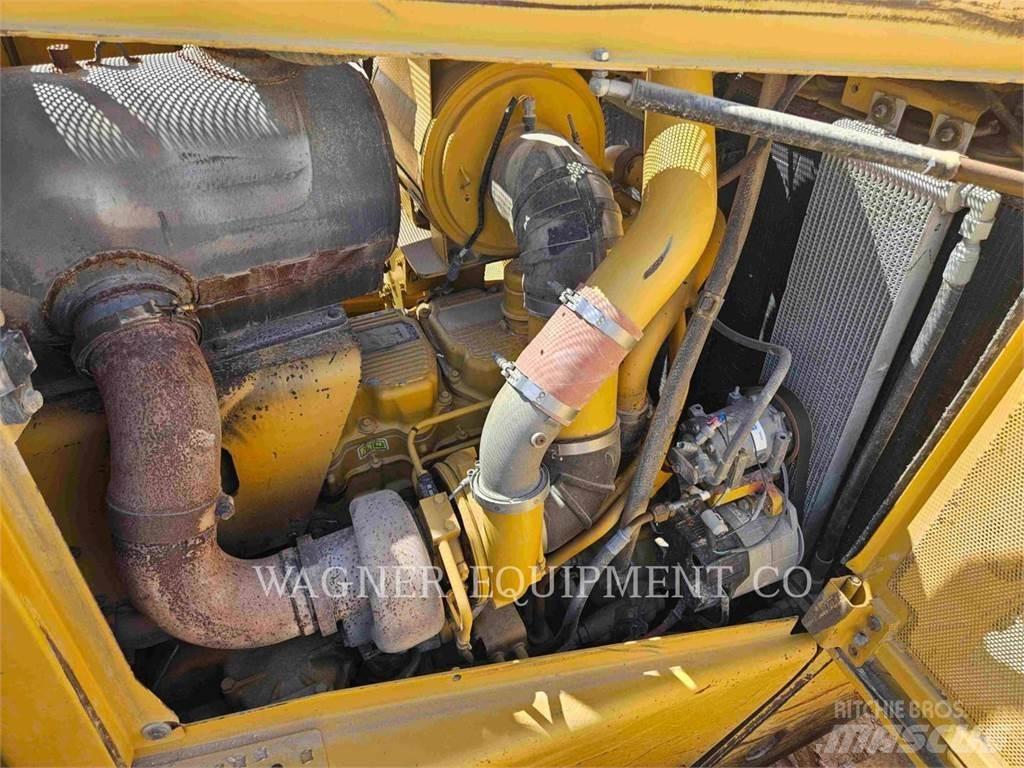 CAT D8T Telaketjupuskutraktorit
