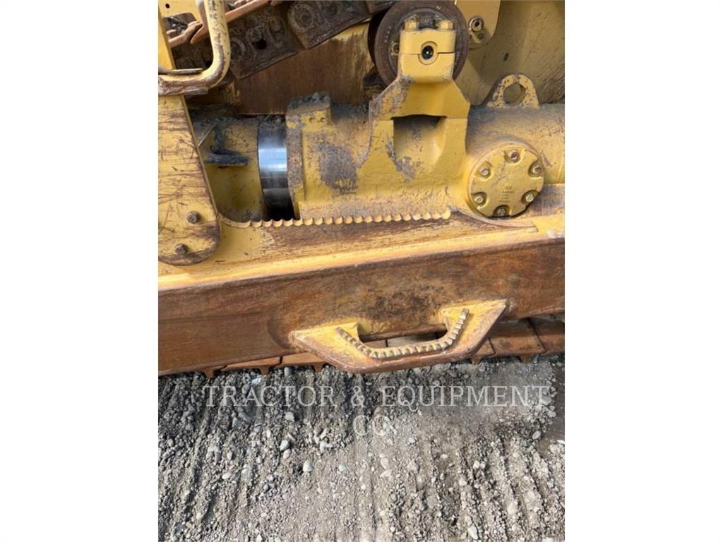 CAT D8T Telaketjupuskutraktorit