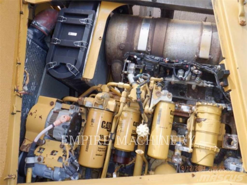CAT D8T Telaketjupuskutraktorit
