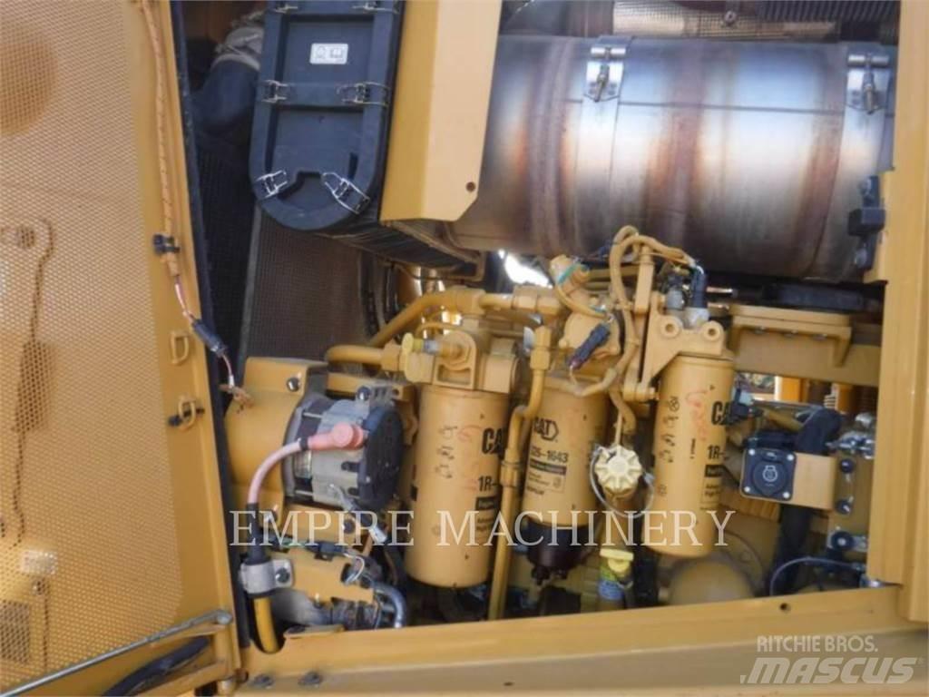 CAT D8T Telaketjupuskutraktorit