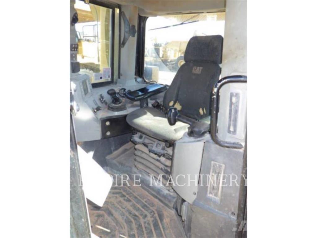 CAT D8T Telaketjupuskutraktorit