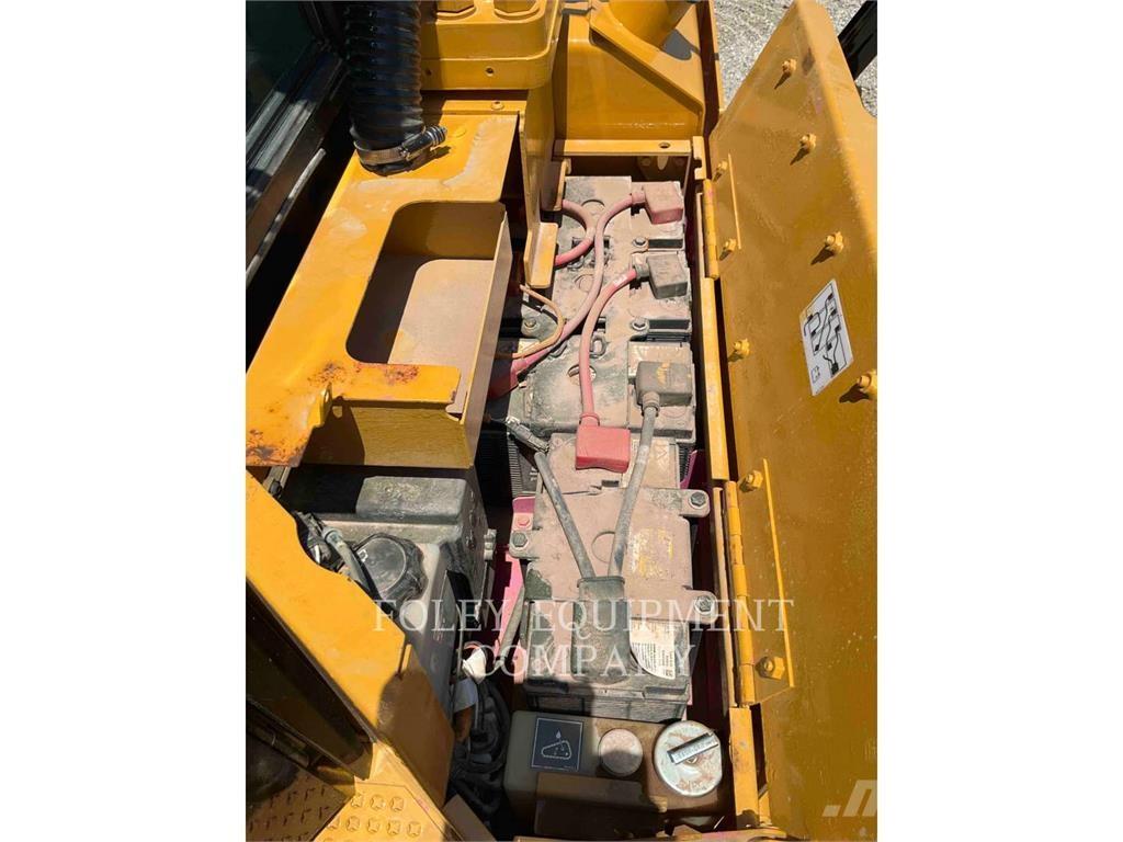 CAT D8T Telaketjupuskutraktorit