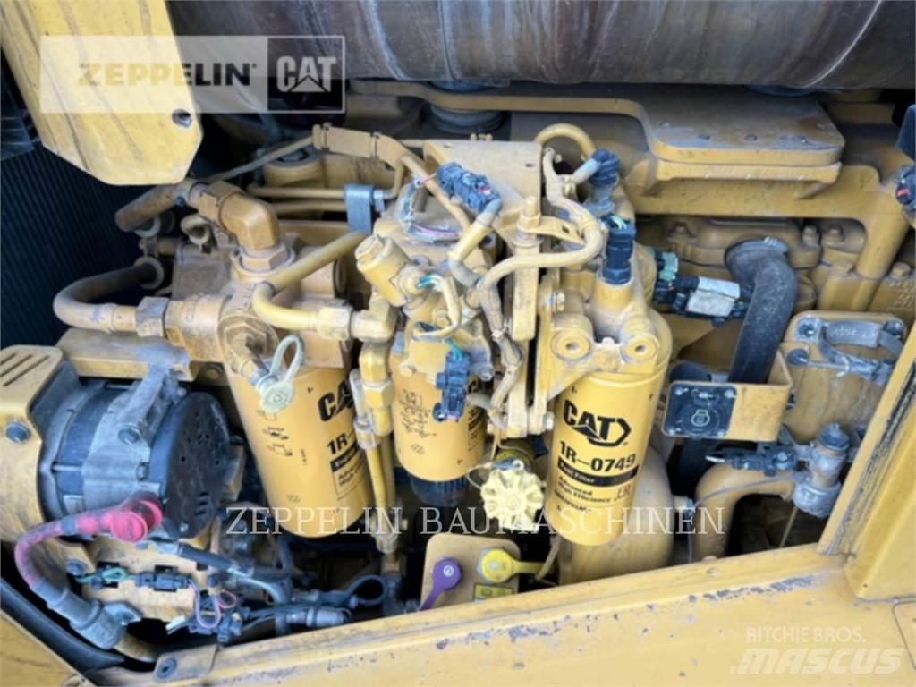 CAT D8T Telaketjupuskutraktorit