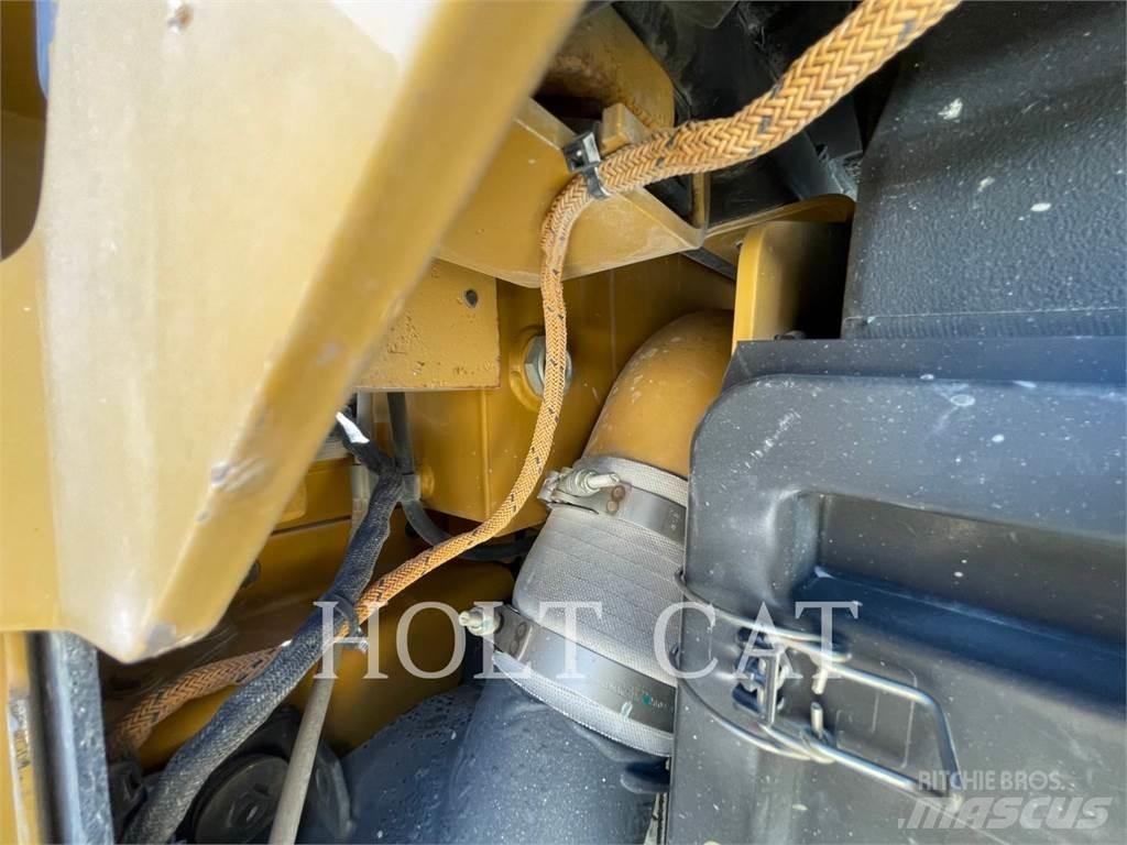 CAT D8T Telaketjupuskutraktorit