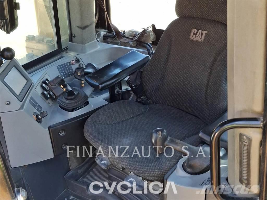 CAT D8T Telaketjupuskutraktorit