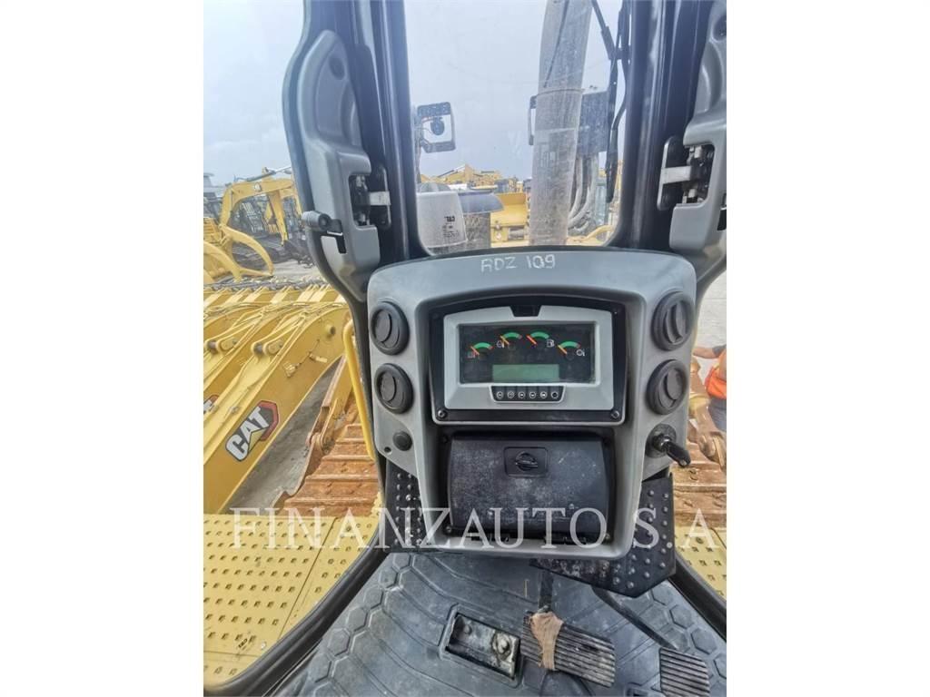 CAT D8T Telaketjupuskutraktorit